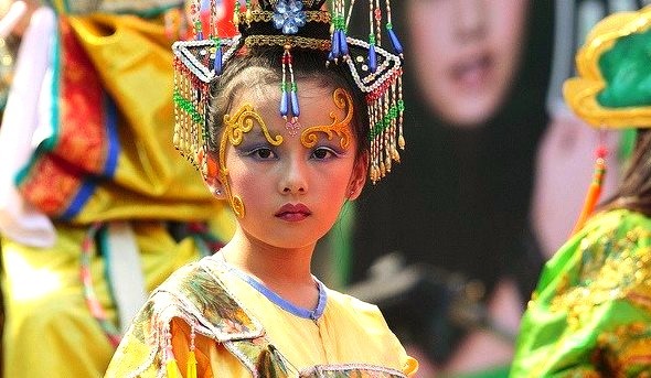 by TonyChen_tc on Flickr.Young taiwanese girl at Chaotian temple festival - Yunlin County, Taiwan.
