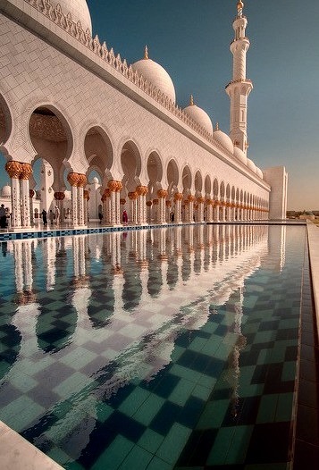 Reflection of Sheik Zayed Grand Mosque, Abu Dhabi, United Arab Emirates