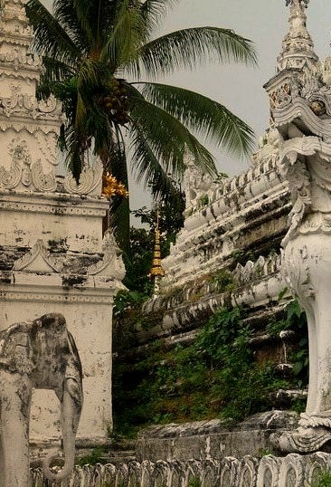 The white temples of Chiang Mai / Thailand